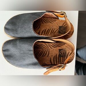 Reef Women's Cushion Sage clogs